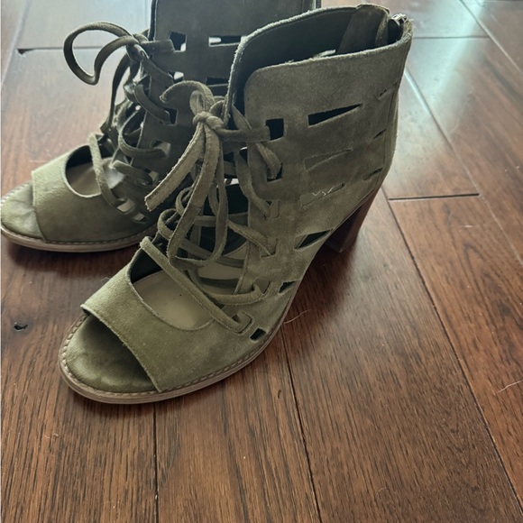 Shoes - Picture 3 of 3